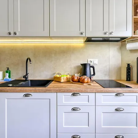 Daire Strazacka, Sun & Snow *